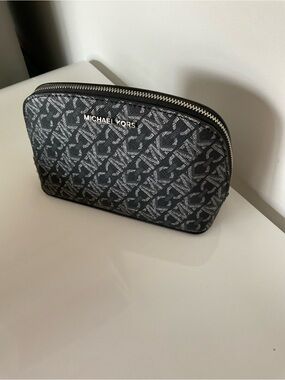 Michael Kors Empire Small Black/Gray Monogram Travel Pouch